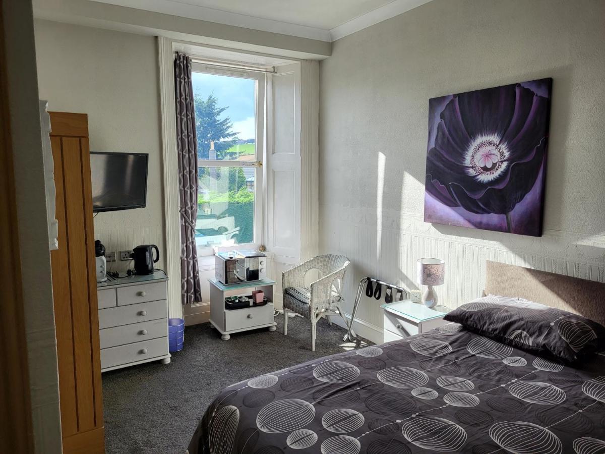 Macbeth Arms Bed & Breakfast Lumphanan Exterior photo