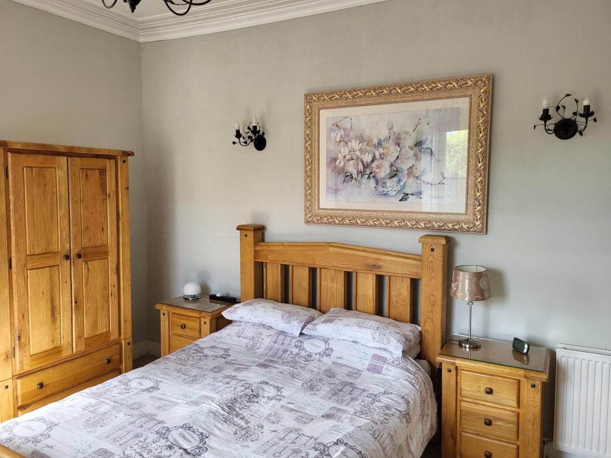 Macbeth Arms Bed & Breakfast Lumphanan Exterior photo