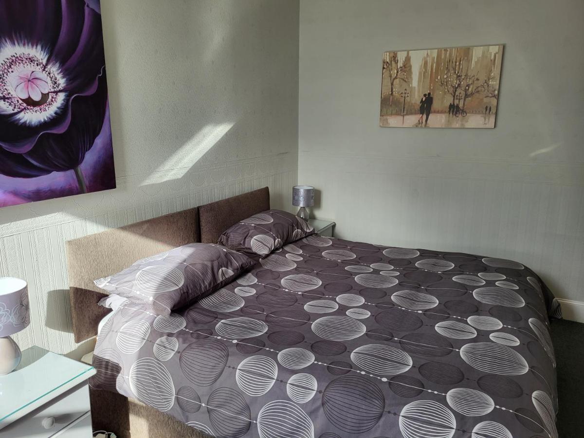 Macbeth Arms Bed & Breakfast Lumphanan Exterior photo